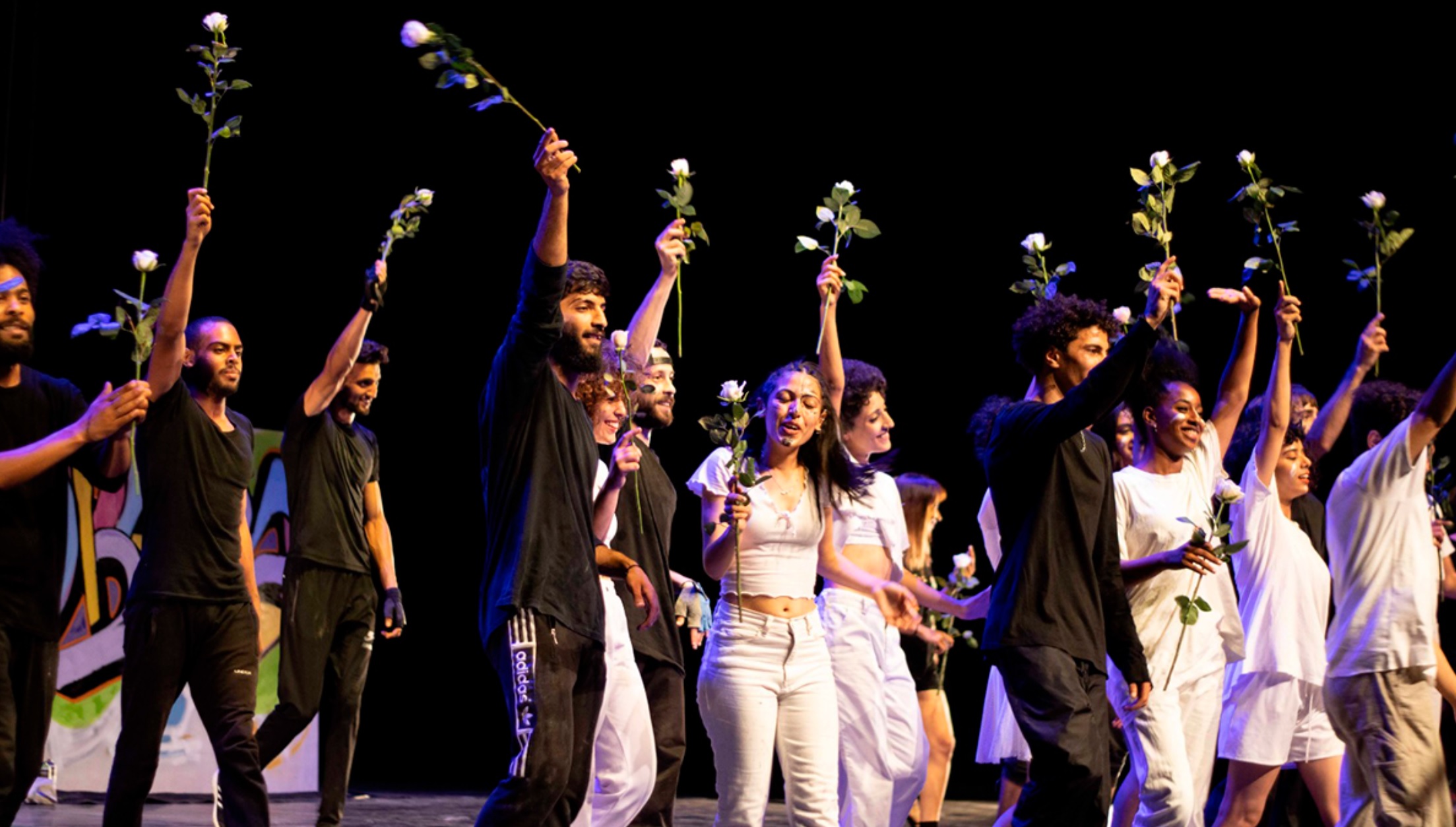 Fotografía de personas en un escenario
