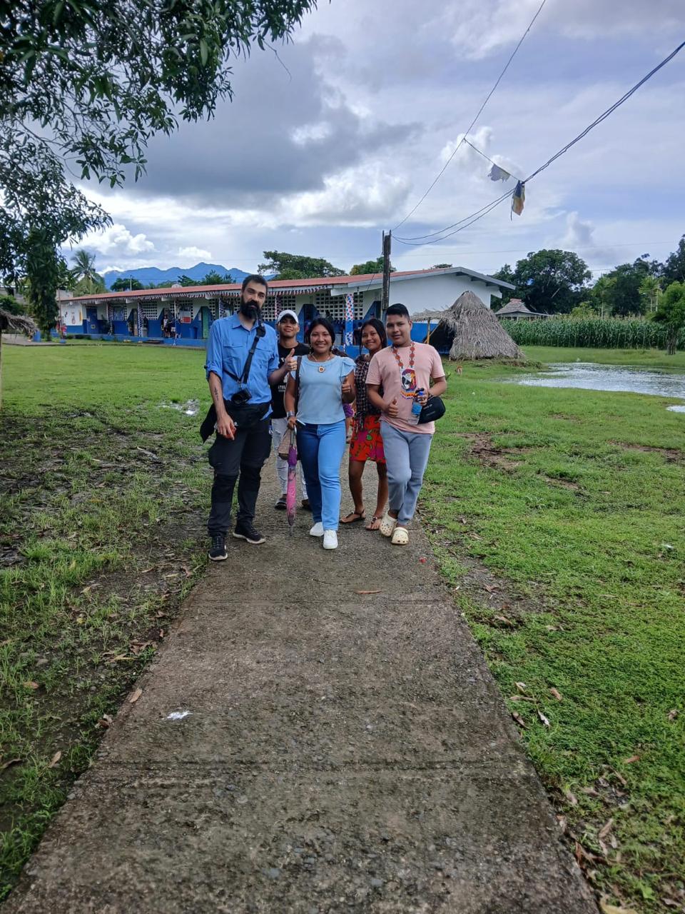Jóvenes Emberá Wounaan se forman en fotografía con el español David Polo para impulsar el turismo comunitario